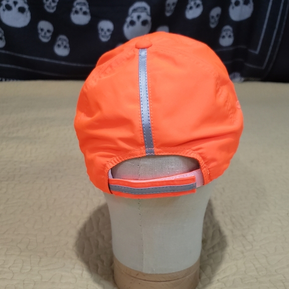 Port Authority Hi Vis strapback hat - Picture 4 of 7